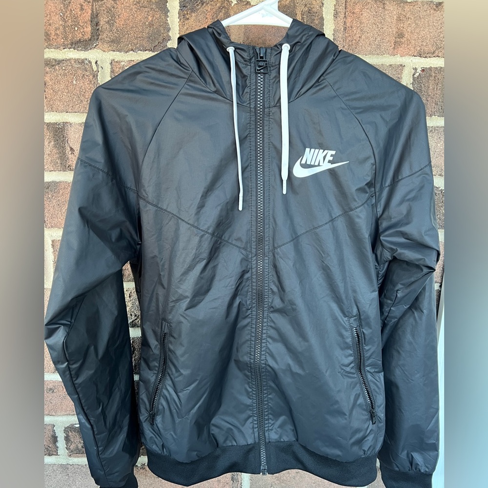 EUC NIKE Women’s XS Windrunner
